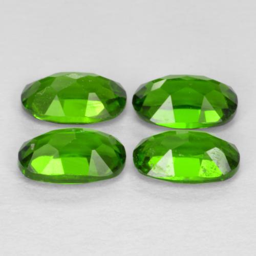 Achetez naturel 1.11ct Vert moyen-foncé Diopside Chrome gems, Coupe ovale, En provenance Russie chez GemSelect. En stock, livraison internationale!