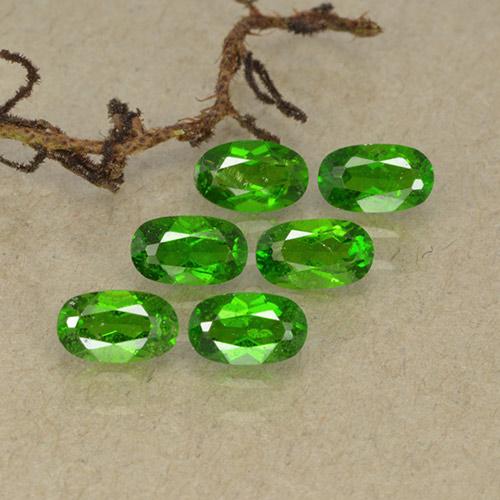 Achetez naturel 1.61ct Medium Dark-Green Diopside Chrome gems, Coupe ovale, En provenance Russie chez GemSelect. En stock, livraison internationale!