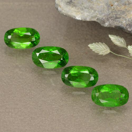 Achetez naturel 1.10ct Vert éclatant Diopside Chrome gems, Coupe ovale, En provenance Russie chez GemSelect. En stock, livraison internationale!