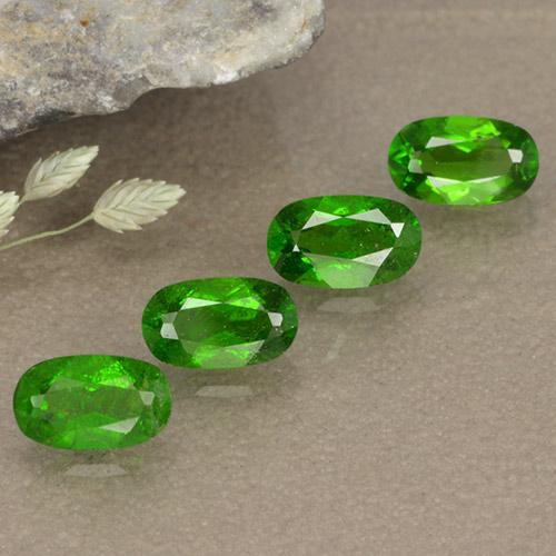 Achetez naturel 1.10ct Vert éclatant Diopside Chrome gems, Coupe ovale, En provenance Russie chez GemSelect. En stock, livraison internationale!
