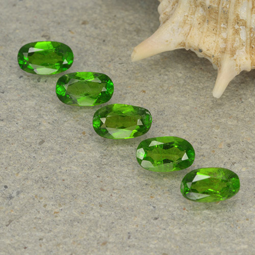 Achetez naturel 1,12ct vert diopside de chrome gems, coupe ovale, en provenance russie chez gemselect. en stock, livraison internationale!