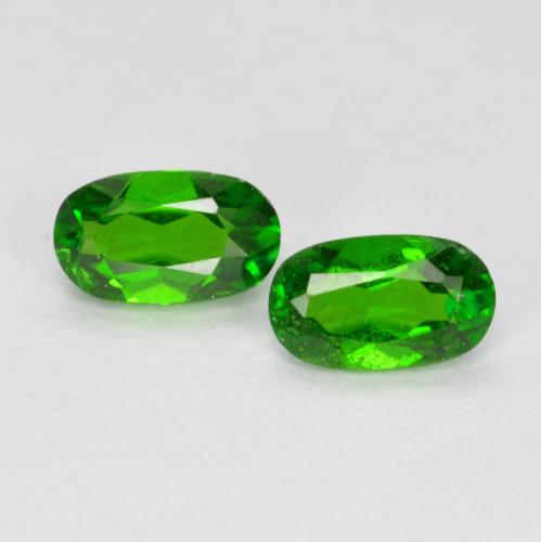 Achetez naturel 0.47ct Vert clair Diopside Chrome gems, Coupe ovale, En provenance Russie chez GemSelect. En stock, livraison internationale!