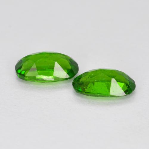 Achetez naturel 0.47ct Vert clair Diopside Chrome gems, Coupe ovale, En provenance Russie chez GemSelect. En stock, livraison internationale!