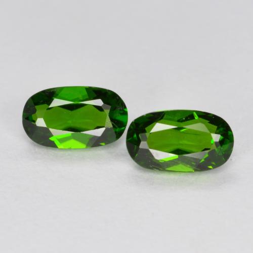 Achetez naturel 0.51ct Vert moyen-foncé Diopside Chrome gems, Coupe ovale, En provenance Russie chez GemSelect. En stock, livraison internationale!