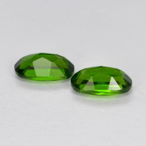 Achetez naturel 0.51ct Vert moyen-foncé Diopside Chrome gems, Coupe ovale, En provenance Russie chez GemSelect. En stock, livraison internationale!