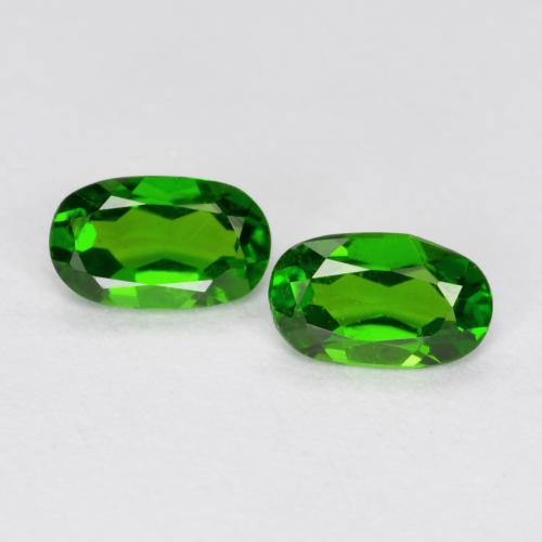 Achetez naturel 0.40ct Vert foncé Diopside Chrome gems, Coupe ovale, En provenance Russie chez GemSelect. En stock, livraison internationale!