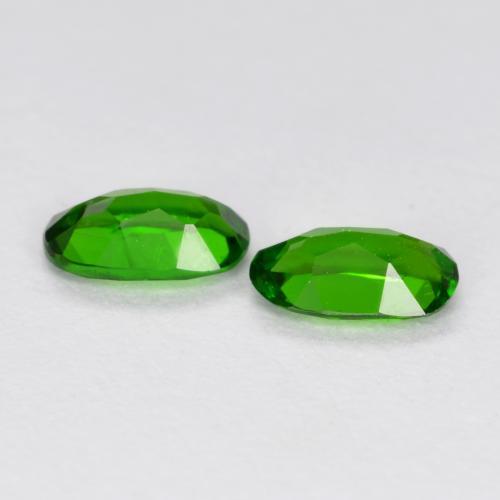 Achetez naturel 0.40ct Vert foncé Diopside Chrome gems, Coupe ovale, En provenance Russie chez GemSelect. En stock, livraison internationale!