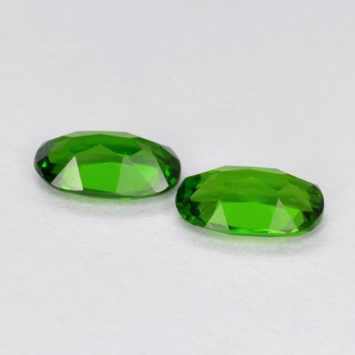 Achetez naturel 0.41ct Vert moyen-foncé Diopside Chrome gems, Coupe ovale, En provenance Russie chez GemSelect. En stock, livraison internationale!