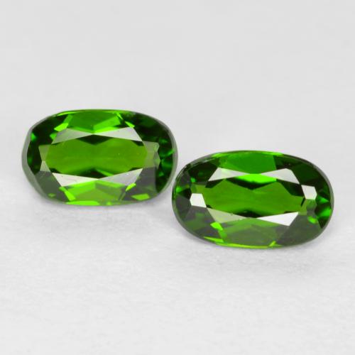Achetez naturel 0.53ct Vert moyen-foncé Diopside Chrome gems, Coupe ovale, En provenance Russie chez GemSelect. En stock, livraison internationale!