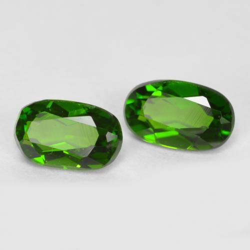 Achetez naturel 0.53ct Vert moyen-foncé Diopside Chrome gems, Coupe ovale, En provenance Russie chez GemSelect. En stock, livraison internationale!