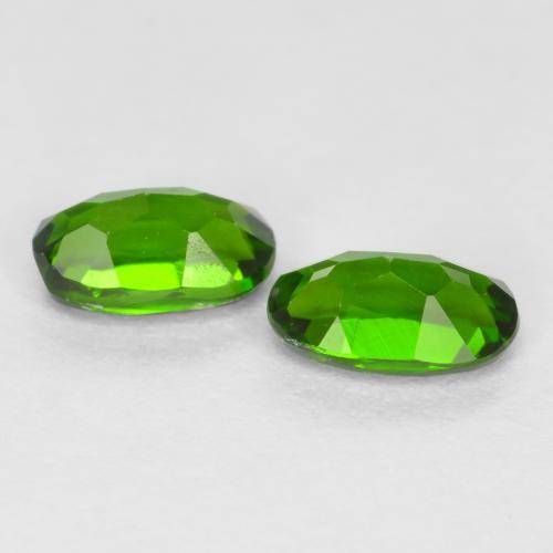 Achetez naturel 0.53ct Vert moyen-foncé Diopside Chrome gems, Coupe ovale, En provenance Russie chez GemSelect. En stock, livraison internationale!