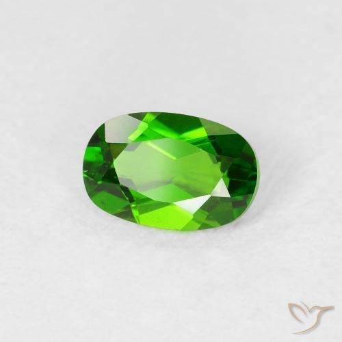 Diopside Chrome Vert forêt clair naturelle ovale, 0.52 ct, VS