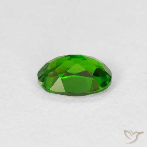Diopside Chrome Vert intense naturelle ovale, 0.54 ct, VS