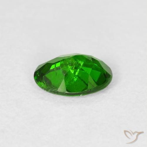 Diopside Chrome Vert forêt clair naturelle ovale, 0.74 ct, VS-SI