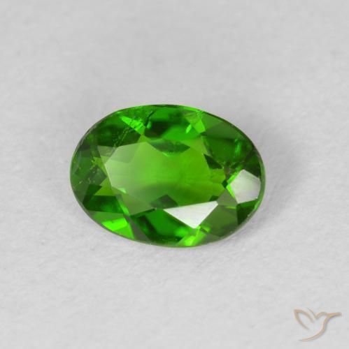 Diopside Chrome Vert foncé naturelle ovale, 0.71 ct, VS