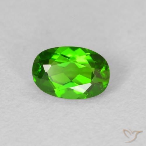 Diopside Chrome Vert foncé naturelle ovale, 0.52 ct, VVS-VS