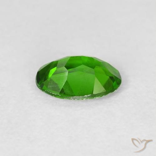 Diopside Chrome Vert éclatant naturelle ovale, 0.71 ct, VS