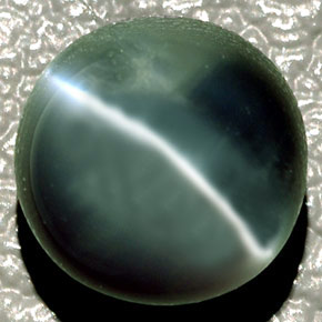 Chrysoberyl cat's eye vert naturelle coupe ovale, 4,08 ct, translucide