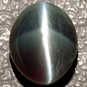 Chrysoberyl cat's eye vert naturelle coupe ovale, 1,43 ct, translucide