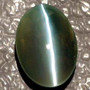Oeil de Chat Chrysobéryl Vert naturelle Transparent, 0.83 ct, Transparent / Translucide