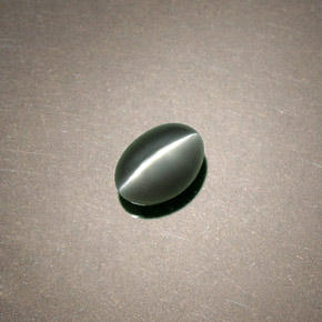 Chrysoberyl cat's eye vert naturelle coupe ovale, 0,75 ct, opaque