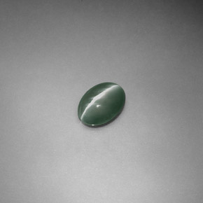 Chrysoberyl cat's eye vert naturelle coupe ovale, 0,55 ct, translucide