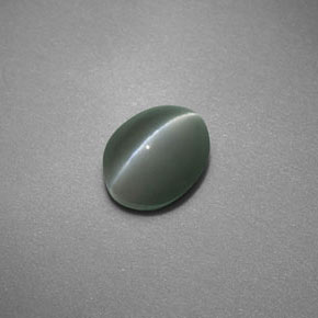 Oeil de Chat Chrysobéryl Vert naturelle Coupe ovale, 0.70 ct, Translucide