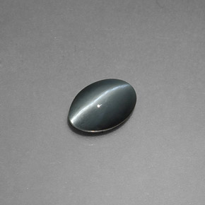 Chrysoberyl cat's eye gris naturelle coupe ovale, 0,65 ct, opaque