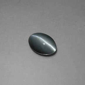 Chrysoberyl cat's eye gris naturelle coupe ovale, 0,65 ct, opaque