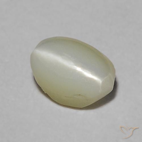 Oeil de Chat Chrysobéryl Vert jaunâtre naturelle ovale, 0.36 ct, Translucide