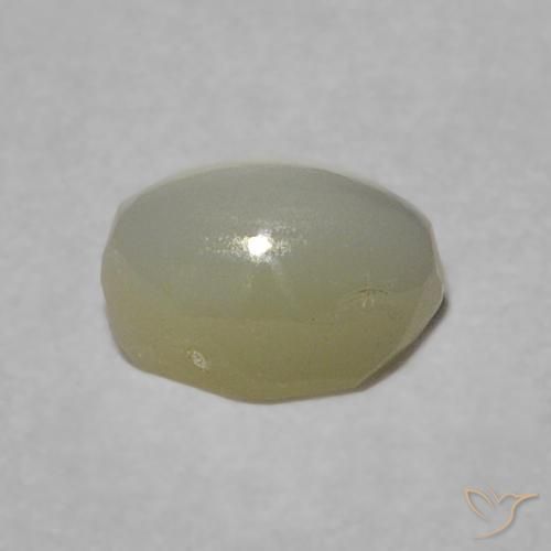 Oeil de Chat Chrysobéryl Vert jaunâtre naturelle ovale, 0.36 ct, Translucide