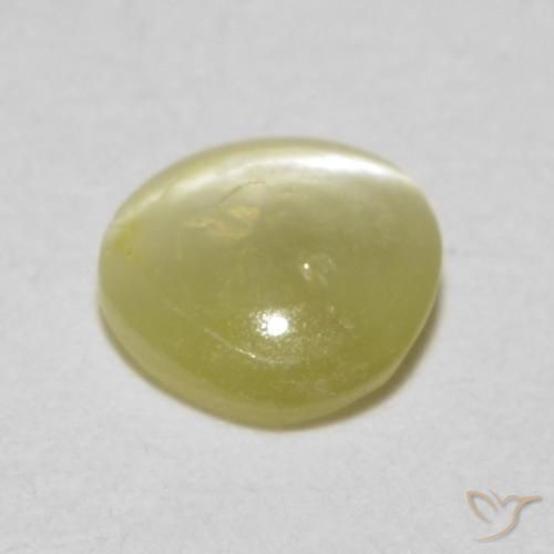 Oeil de Chat Chrysobéryl Jaune pâle naturelle ovale, 0.36 ct, Translucide