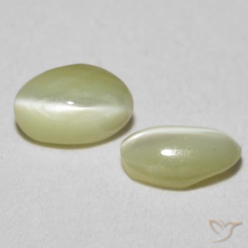 Shop natural 0.55ct Jaune clair Oeil de Chat Chrysobéryl gems, ovale, from Sri Lanka at GemSelect. In stock, global shipping!