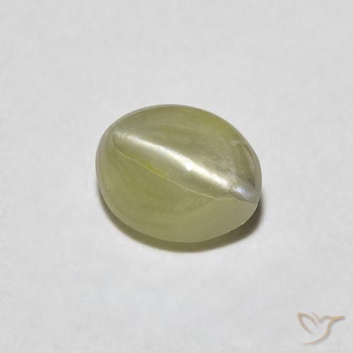 Oeil de Chat Chrysobéryl Vert jaunâtre naturelle ovale, 0.45 ct, Translucide