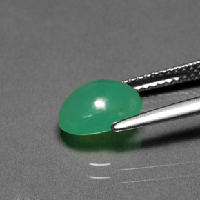 Chrysoprase vert naturelle coupe ovale, 1,90 ct, translucide