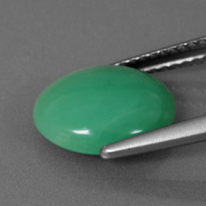 Chrysoprase vert naturelle coupe ovale, 2,78 ct, opaque