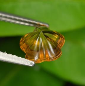 Citrine orange naturelle taille fleur, 1,24 ct, transparent