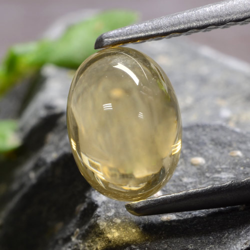 Citrine jaune naturelle coupe ovale, 1,02 ct, transparent