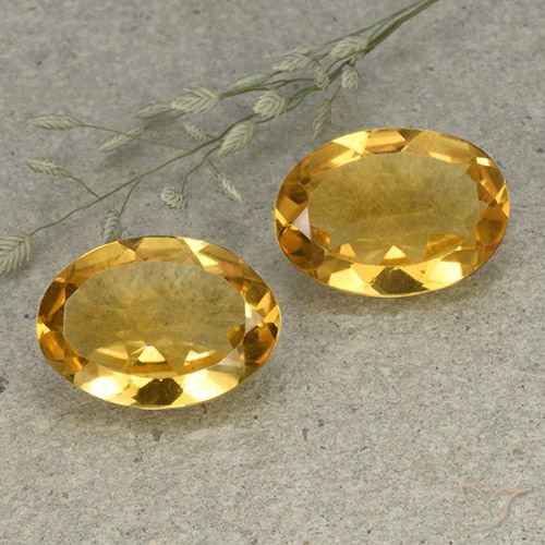 9.32ctw Naturel Doré moyen-foncé Citrine, ovale, VVS-VS