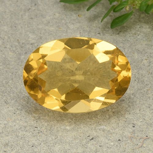 Citrine Doré moyen-léger naturelle ovale, 5.25 ct, VVS-VS