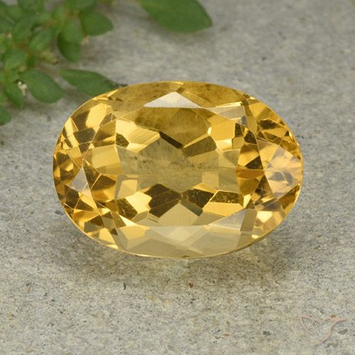 Citrine Doré moyen-léger naturelle ovale, 6.40 ct, VVS