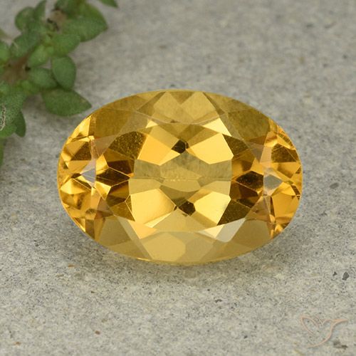 Citrine Doré moyen naturelle ovale, 5.30 ct, VVS-VS