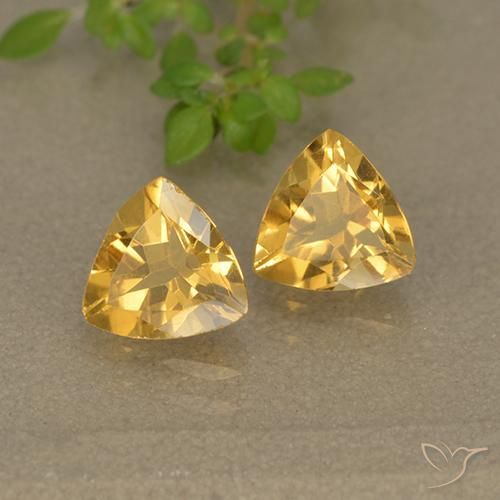 Shop natural 1.34ct Doré Citrine gems, Trillion, from Brésil at GemSelect. In stock, global shipping!
