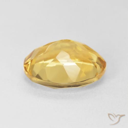 Citrine Doré moyen naturelle ovale, 4.20 ct, VVS
