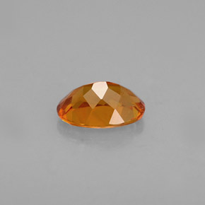 Clinohumite Jaune orange naturelle Coupe ovale, 0.48 ct, VS