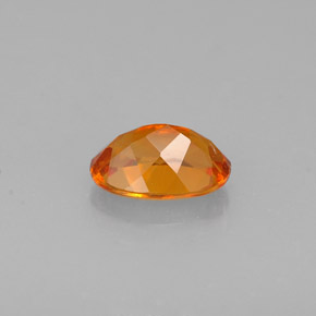 Clinohumite Jaune orange naturelle Coupe ovale, 0.56 ct, VS