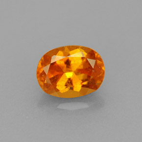 Clinohumite Jaune orange naturelle Coupe ovale, 0.75 ct, VS