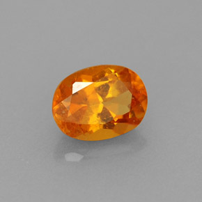 Clinohumite Jaune orange naturelle Coupe ovale, 0.75 ct, VS