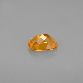 Clinohumite orange naturelle coupe coussin, 0,58 ct, VS-SI