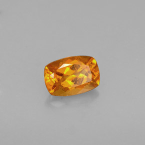 Clinohumite Jaune orange naturelle Coupe coussin, 0.59 ct, VS